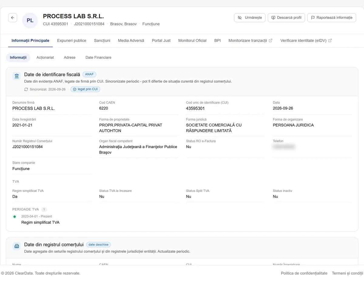 Raport Clear Data deschis pe o firmă: antetul cu starea firmei, bara cu toate sursele publice și primul panou de date.